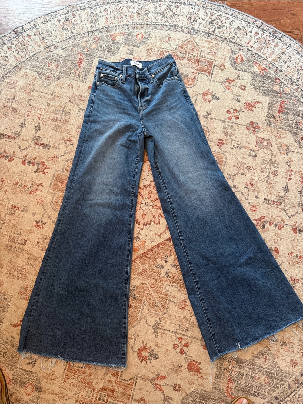 pistola Izzy mid rise wide leg jeans in color Study size 25 barely worn
